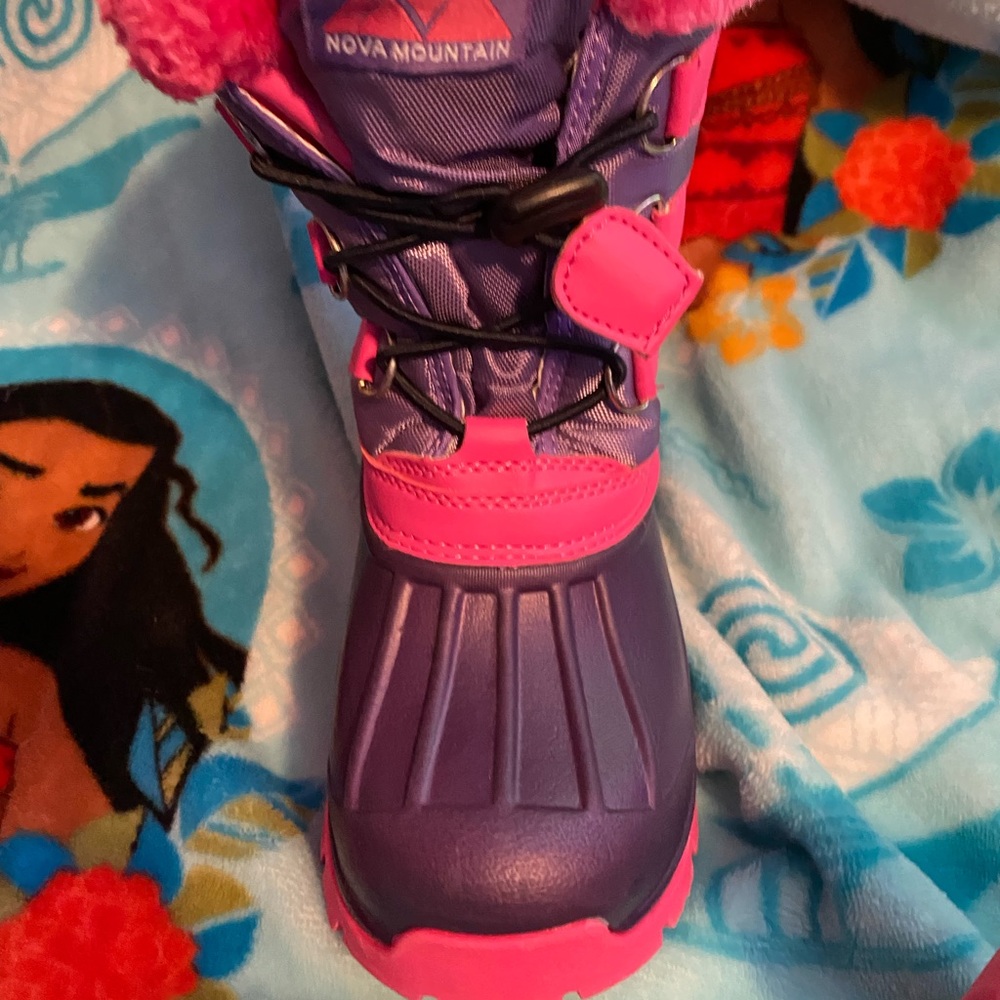 Brand new girl snow boots